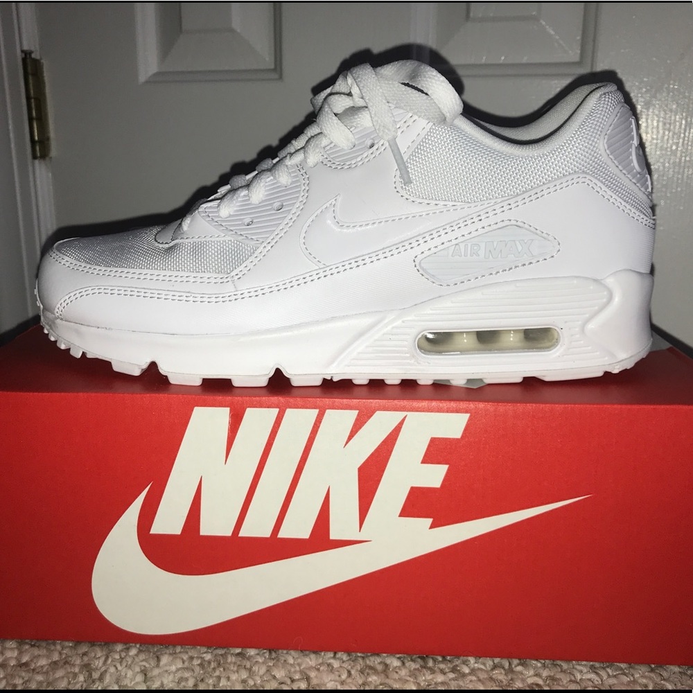 NIKE AIR MAX 90 ESSENTIAL
